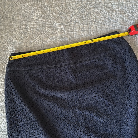 Navy Blue Eyelet Skirt. Size 8 - Picture 10 of 11